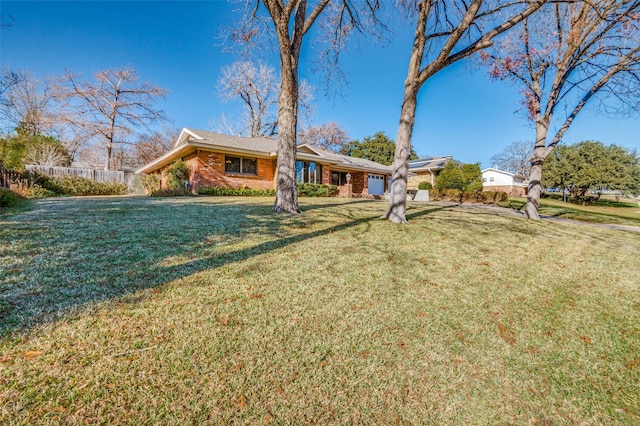 single story home featuring a front lawn