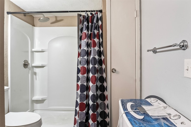 bathroom featuring a shower with curtain and toilet