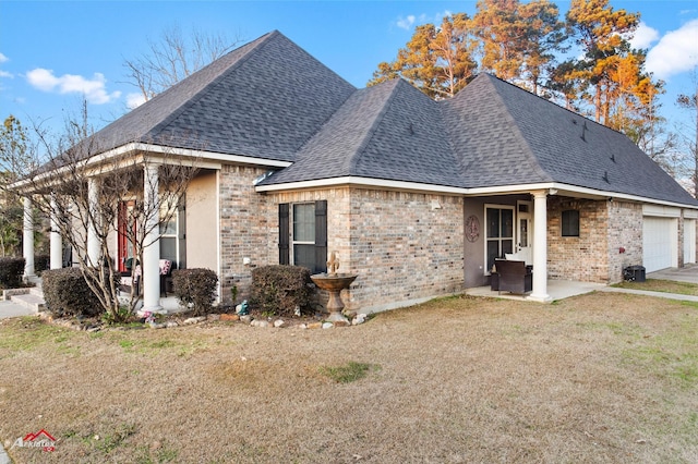 view of front of home featuring a front yard and a patio