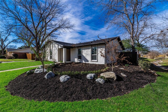 view of front of house with a front lawn