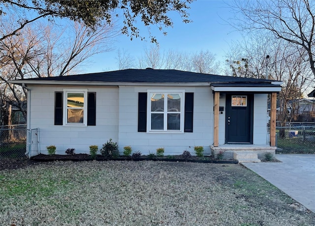 ranch-style home featuring a front yard