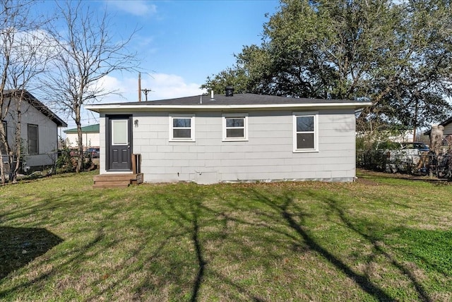 back of house featuring a lawn