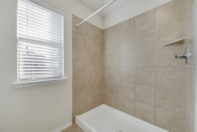 bathroom featuring a tile shower