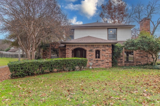 view of front facade with a front yard