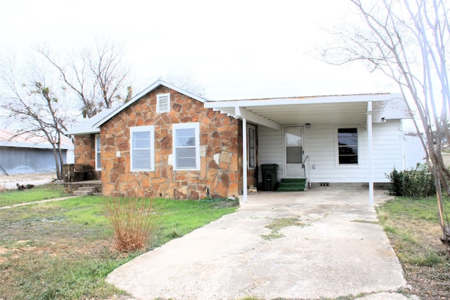 view of front of house with a front lawn and a carport