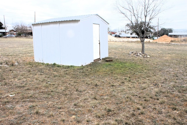 view of outdoor structure with a yard