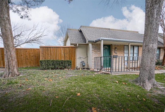 view of front of home with a front lawn