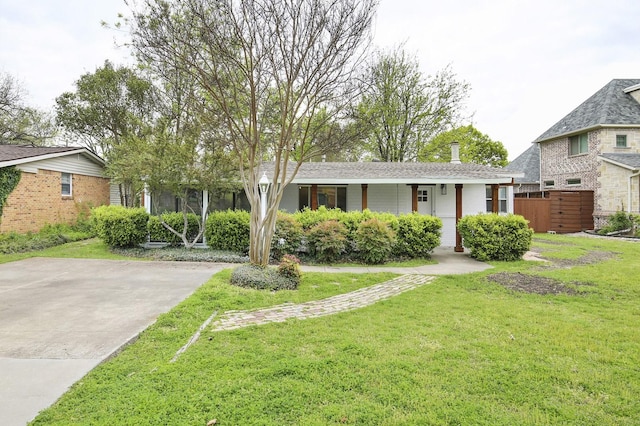 view of front of home with a front yard