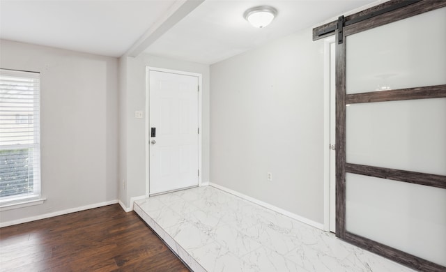 foyer featuring a barn door