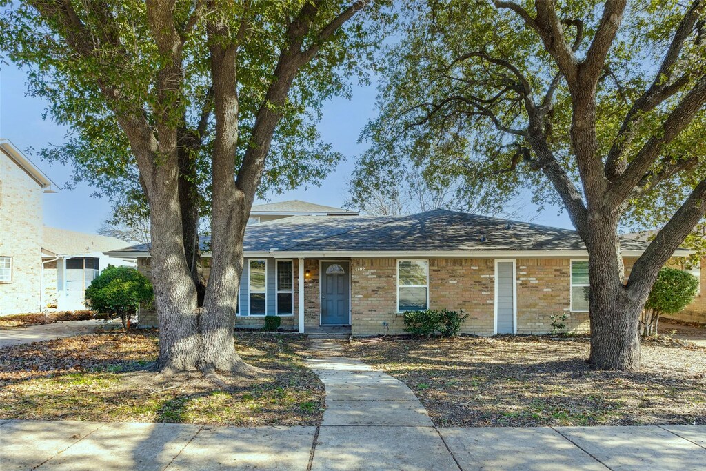 single story home featuring brick siding