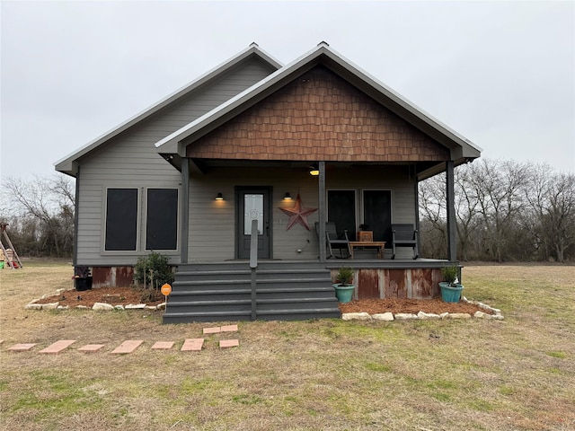 view of front facade with a porch and a front yard