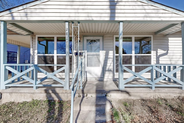 doorway to property with covered porch