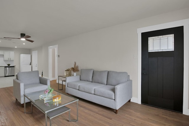 living area with recessed lighting, wood finished floors, stacked washer and clothes dryer, and ceiling fan