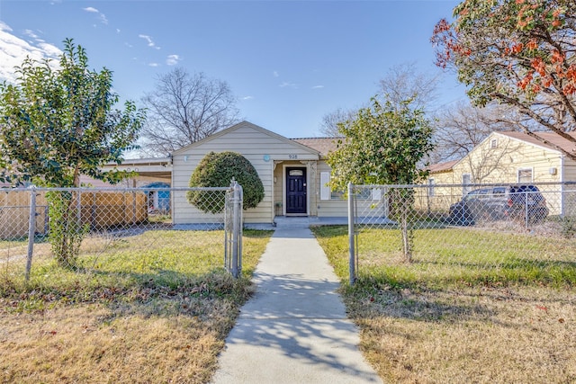 view of front of house featuring a front yard