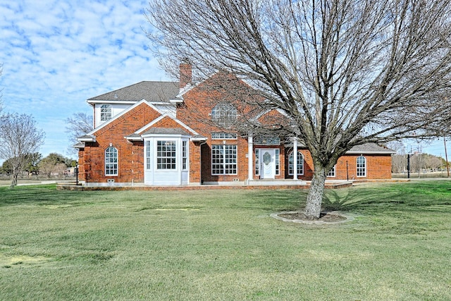 view of front of property with a front yard