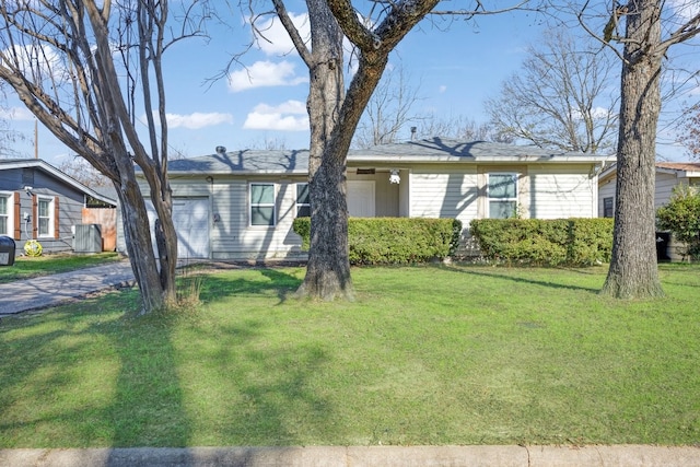 view of front of home featuring a garage and a front lawn