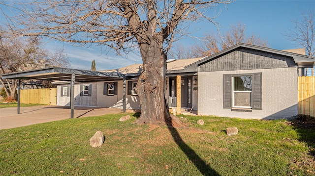 view of front of property with a front lawn