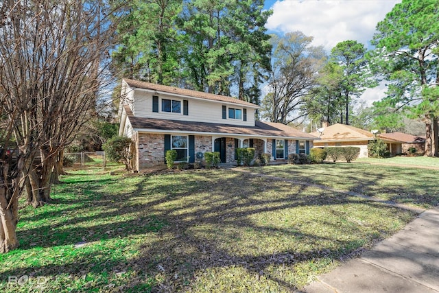 view of front of home featuring a front lawn