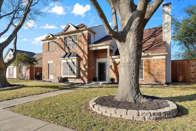 view of front of home featuring a front lawn