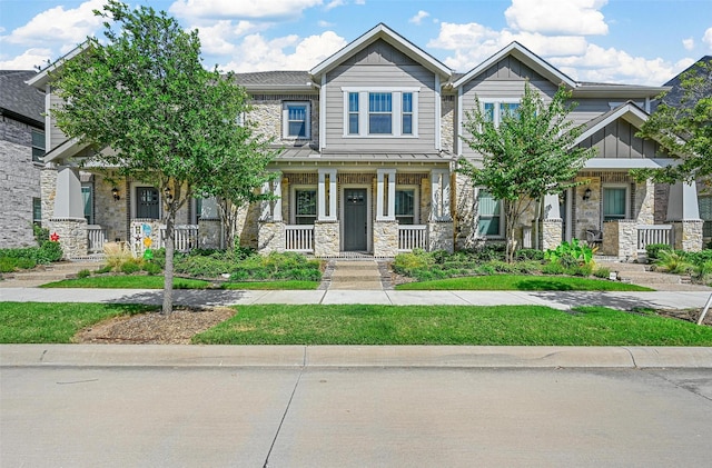 craftsman-style house featuring covered porch