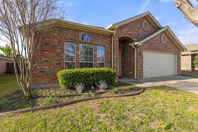 view of front of property featuring a front yard and a garage