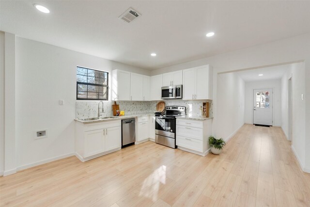 sitting room with light hardwood / wood-style floors