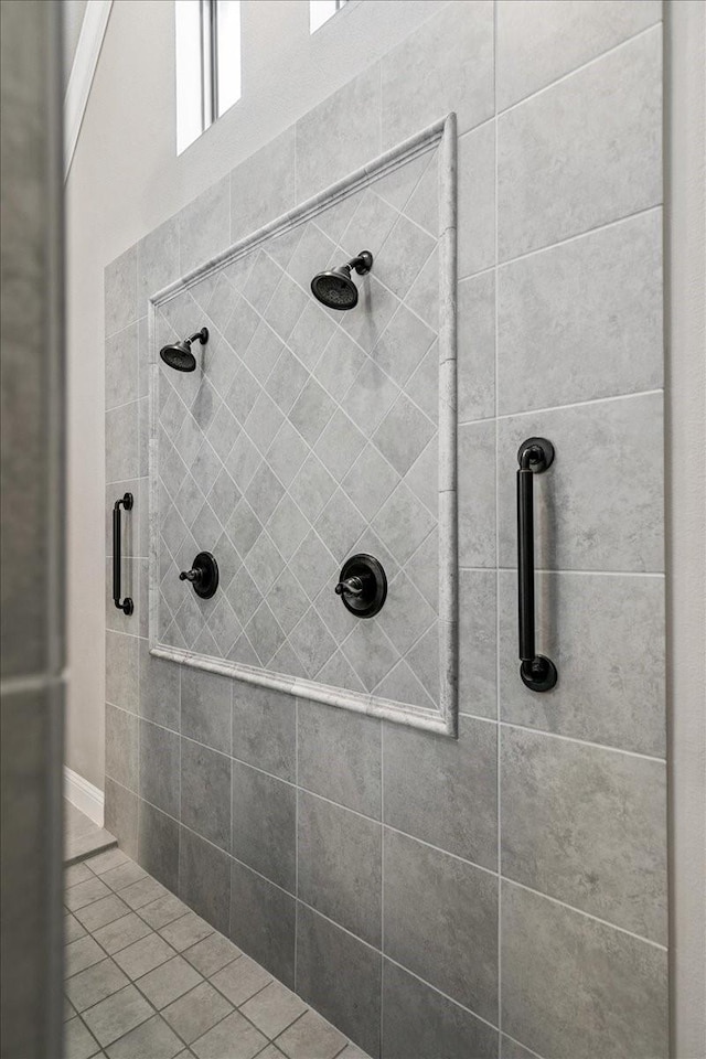 bathroom featuring a tile shower