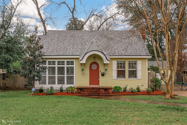 view of front facade with a front yard