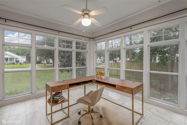 sunroom with ceiling fan