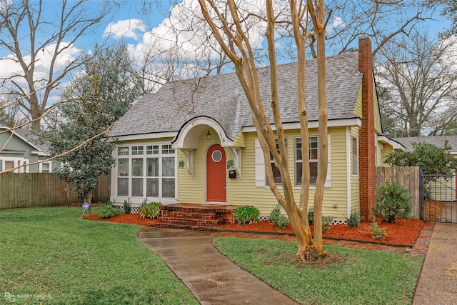 view of front of house featuring a front yard