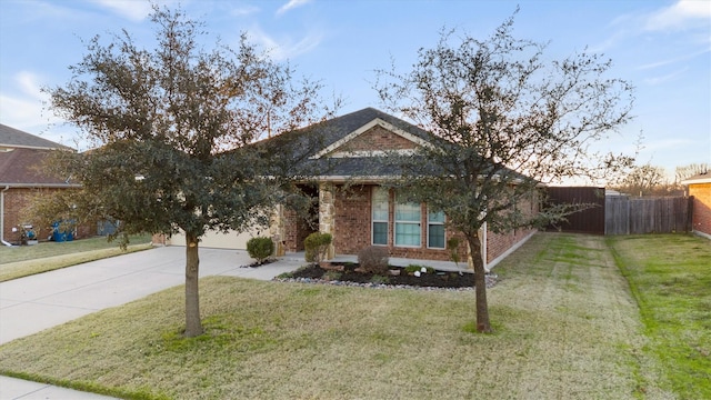 view of front facade featuring a front yard