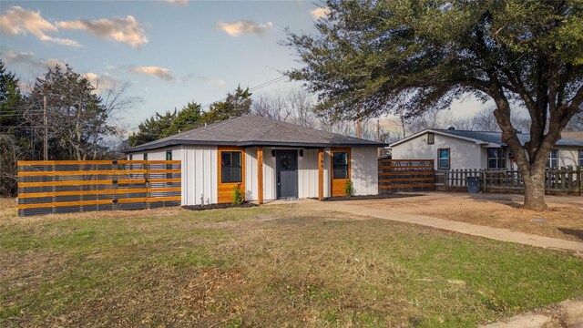 view of front of property