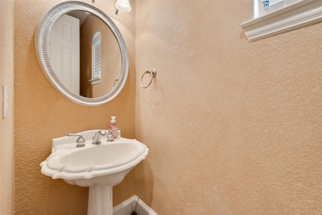 bathroom featuring sink