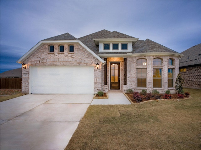 view of front of house featuring a garage and a front yard