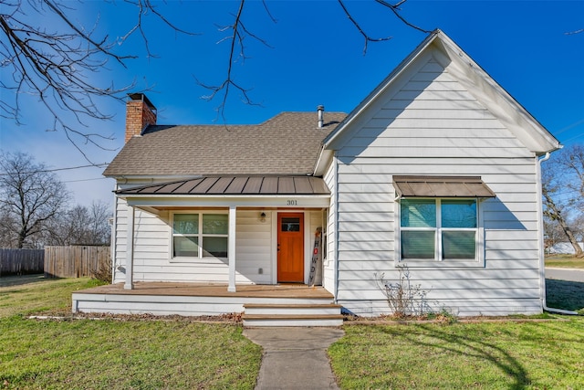 view of front of property featuring covered porch and a front yard