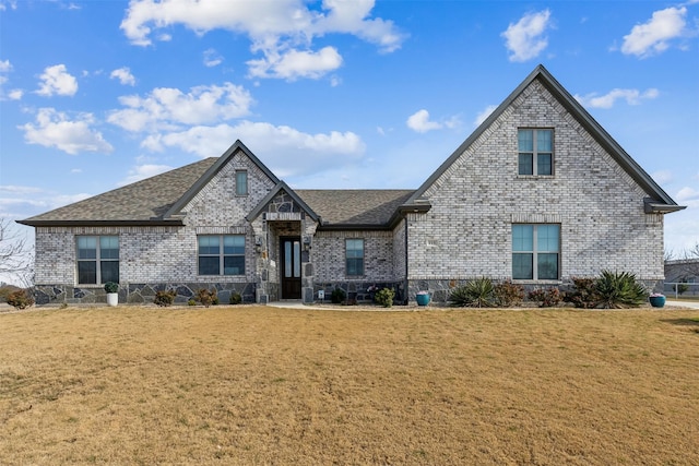 view of front of house featuring a front yard