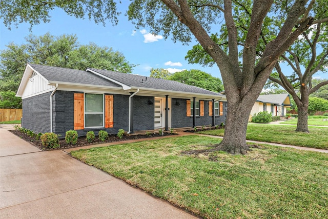 single story home with a front yard