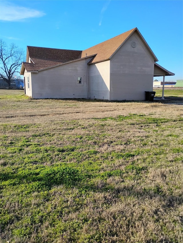 exterior space featuring a lawn