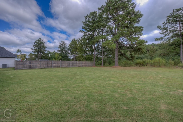 view of yard featuring central AC unit