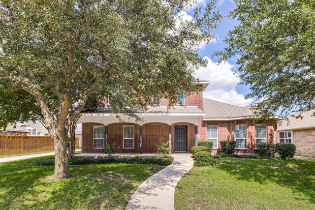 view of front of property featuring a front yard