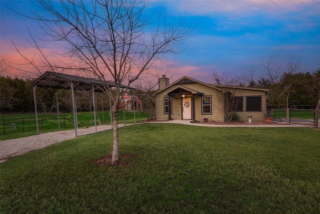 view of front of home featuring a lawn