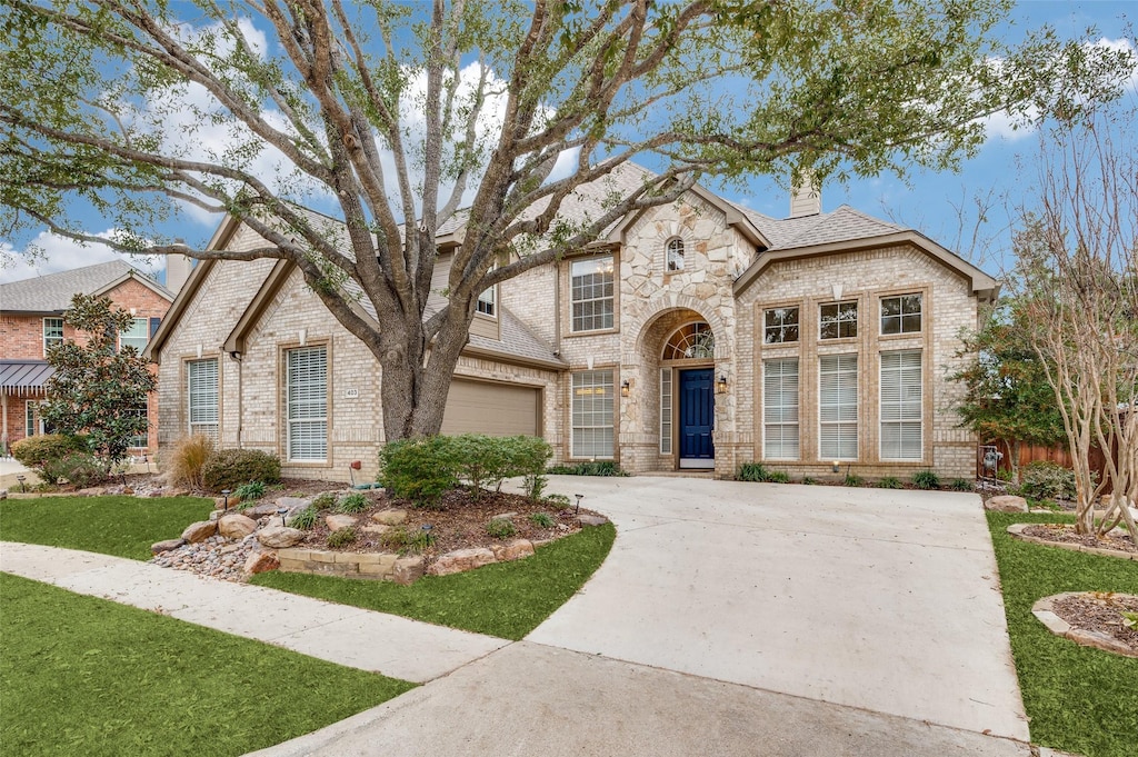 view of front facade featuring a garage