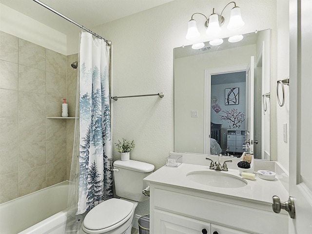 full bathroom with toilet, vanity, and shower / bath combo