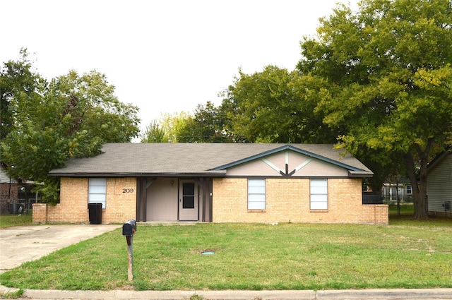 ranch-style home featuring a front yard