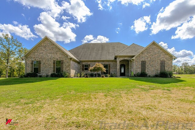 view of front of house with a front lawn