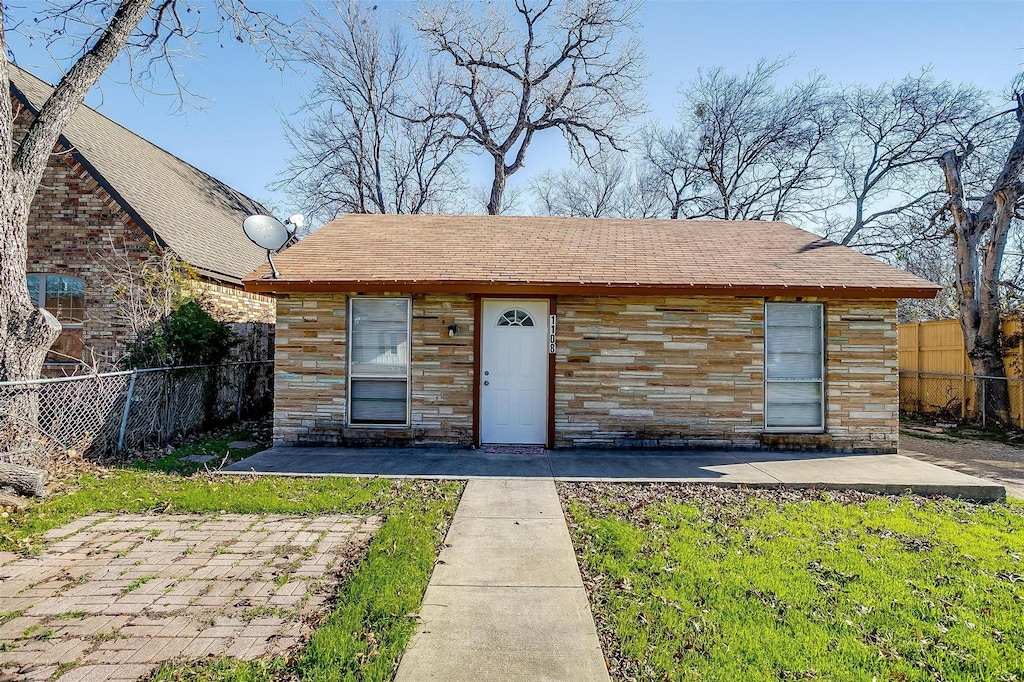 exterior space featuring a yard