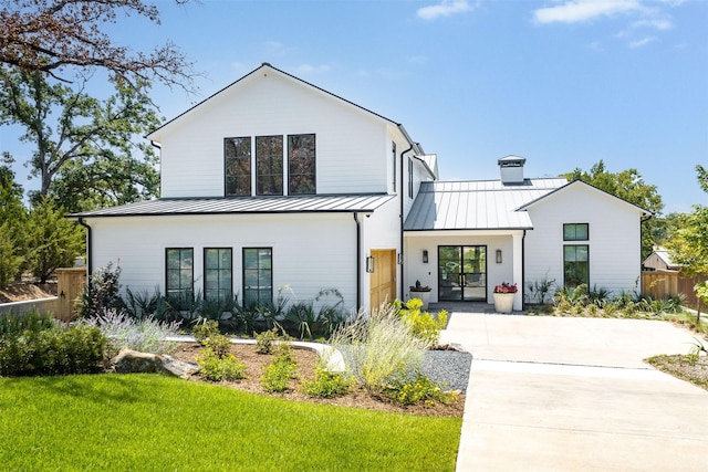 view of front of property with a front yard