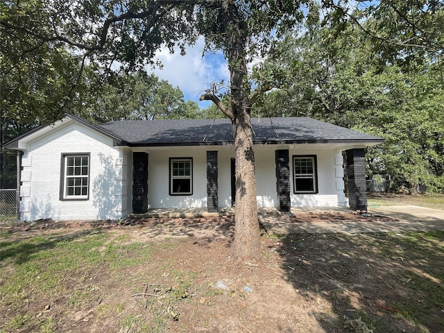 view of front facade with covered porch