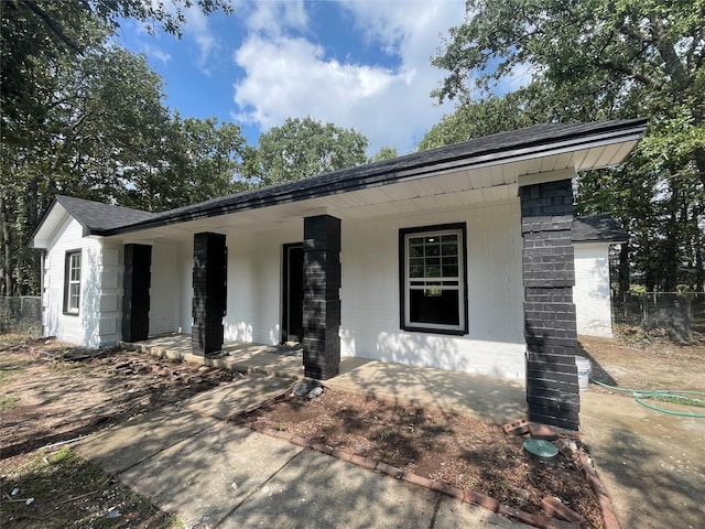 single story home featuring covered porch