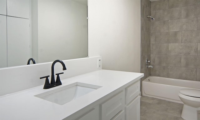 full bathroom with vanity, toilet, and tiled shower / bath